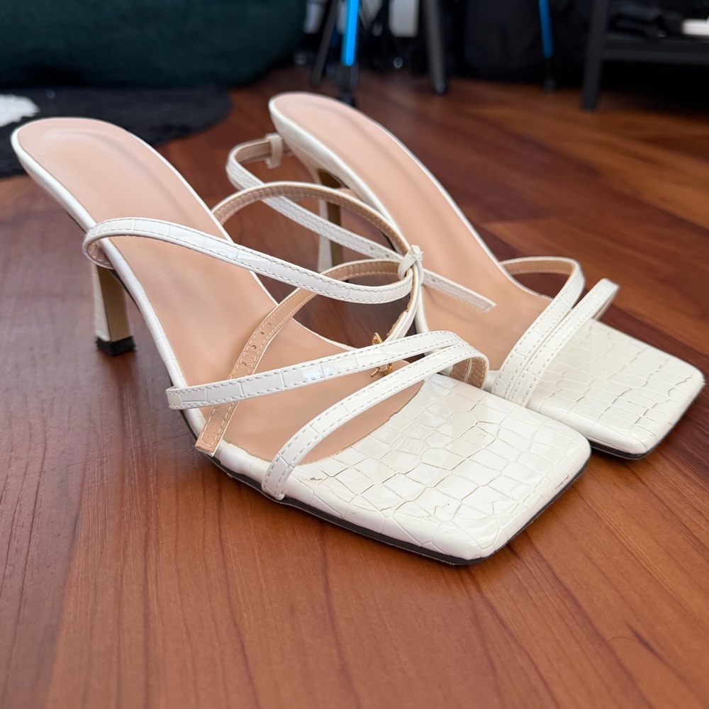 Chic White Strappy Heels | Size: 8
